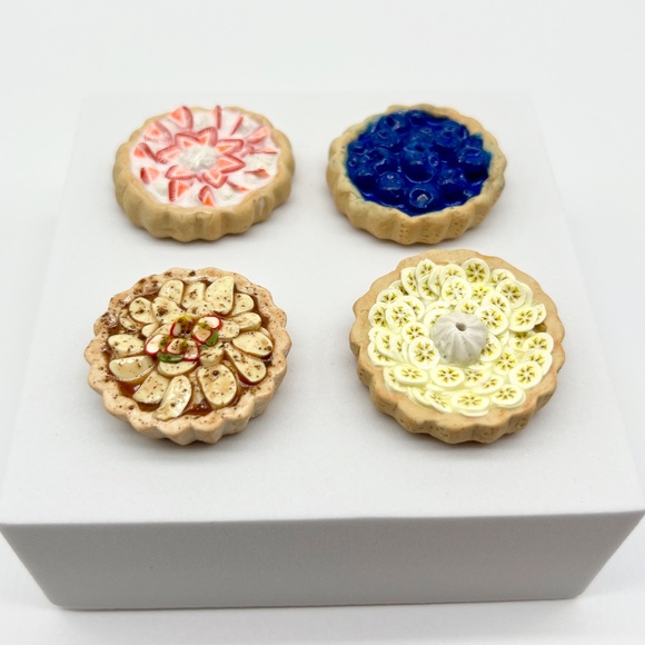 Fruit Tart Place Card Holders - Set of 4 - Apple, Banana, Blueberry, Strawberry - Picture 16 of 16